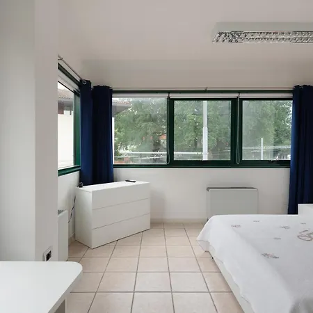 Frenkhome Open Space Apartment Castell'Arienti